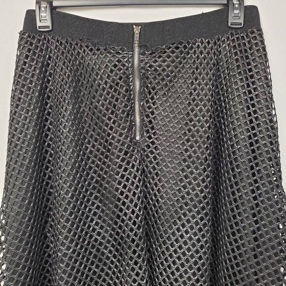 Metro Wear Large Black Skirt - Picture 7 of 8